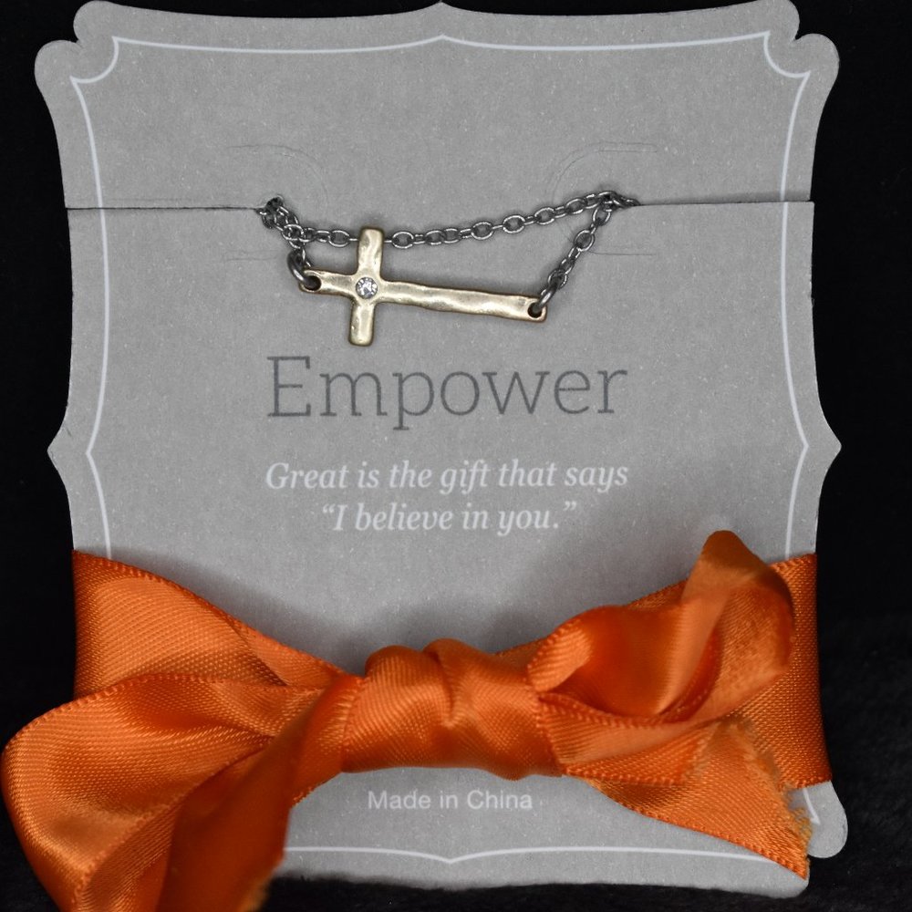 NWT JK by Thirty-One Cross Bar Necklace